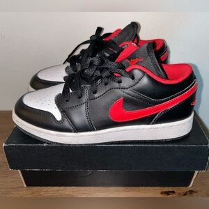 Nike Air Jordan Low 1 - Size 4Y Sneakers (GS)